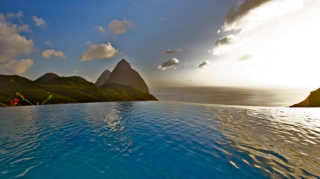 Day 1: Sigma 10-20mm. f/4.5, 1/160, ISO 100. Exactly what I pictured sitting at the edge of the world would look like